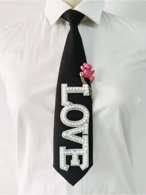 Necktie with pearls this is a great fashion statement